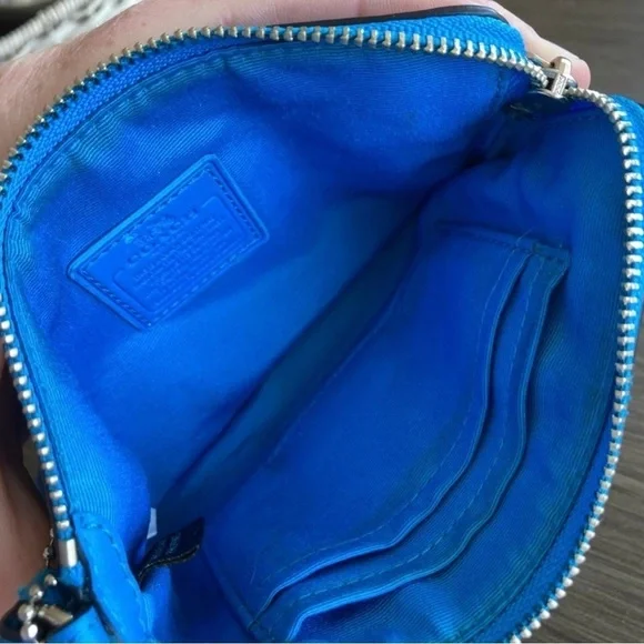 Coach Color block Wristlet -EUC - Picture 4 of 6